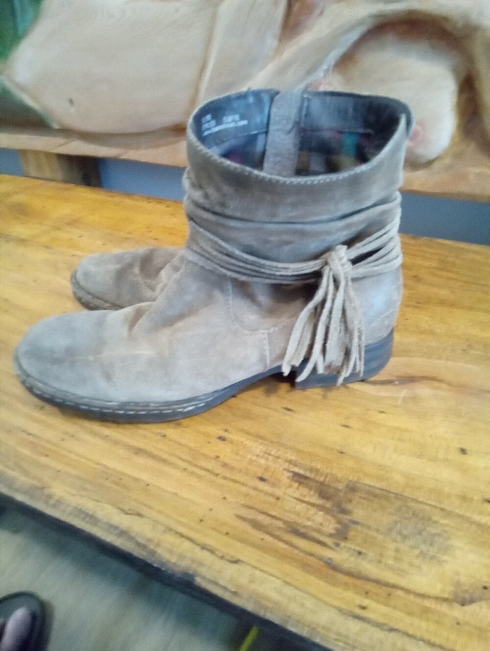 Born "Cross" Sz 8.5 Taupe Suede Leather Distressed Boho Slouchy Fringe Tassel - Picture 2 of 12